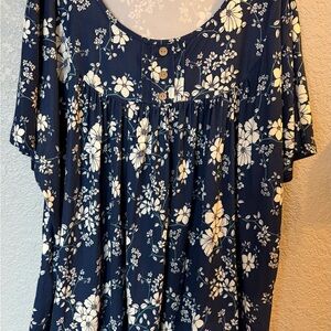 Navy Floral Tunic top size 4X short sleeve